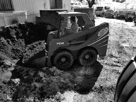昭和54年、本格的な完熟堆肥づくりを始めました。